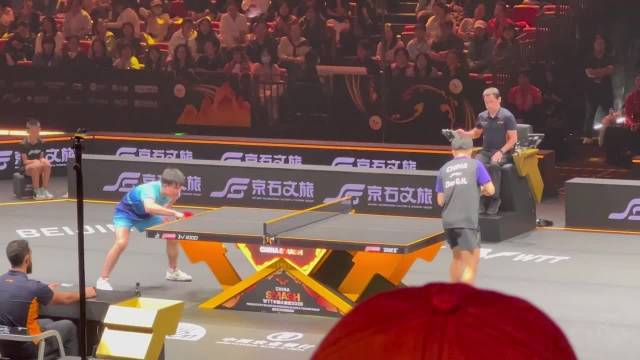 周启豪3比0完胜张本智和，发球加正手漏洞制胜
